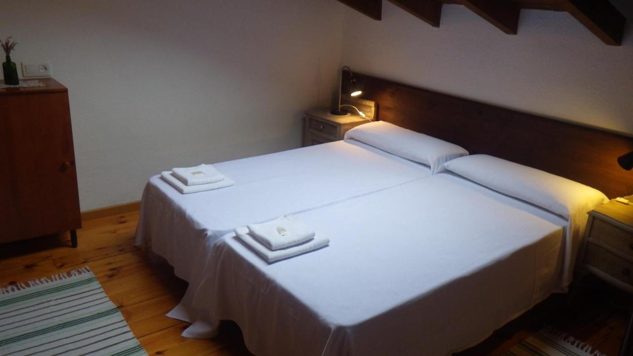 Casa De La Montana Albergue Turistico Avin Bilik gambar