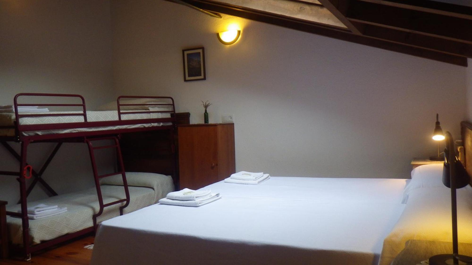Casa De La Montana Albergue Turistico Avin Bilik gambar
